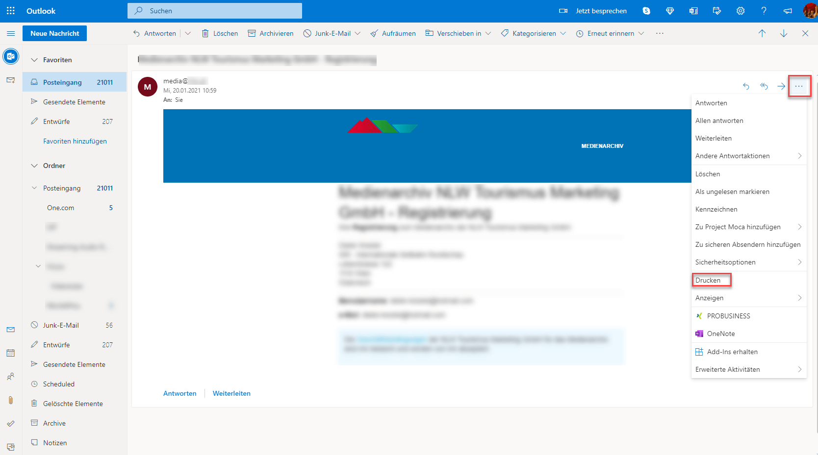 Webversion von Outlook, geöffnete E-Mail, geöffnetes Menü mit „Drucken“ 
