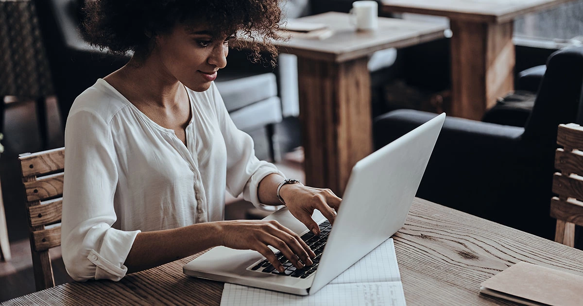 Bild: Geschäftsbrief schreiben: Aufbau und Inhalt (mit Vorlage)