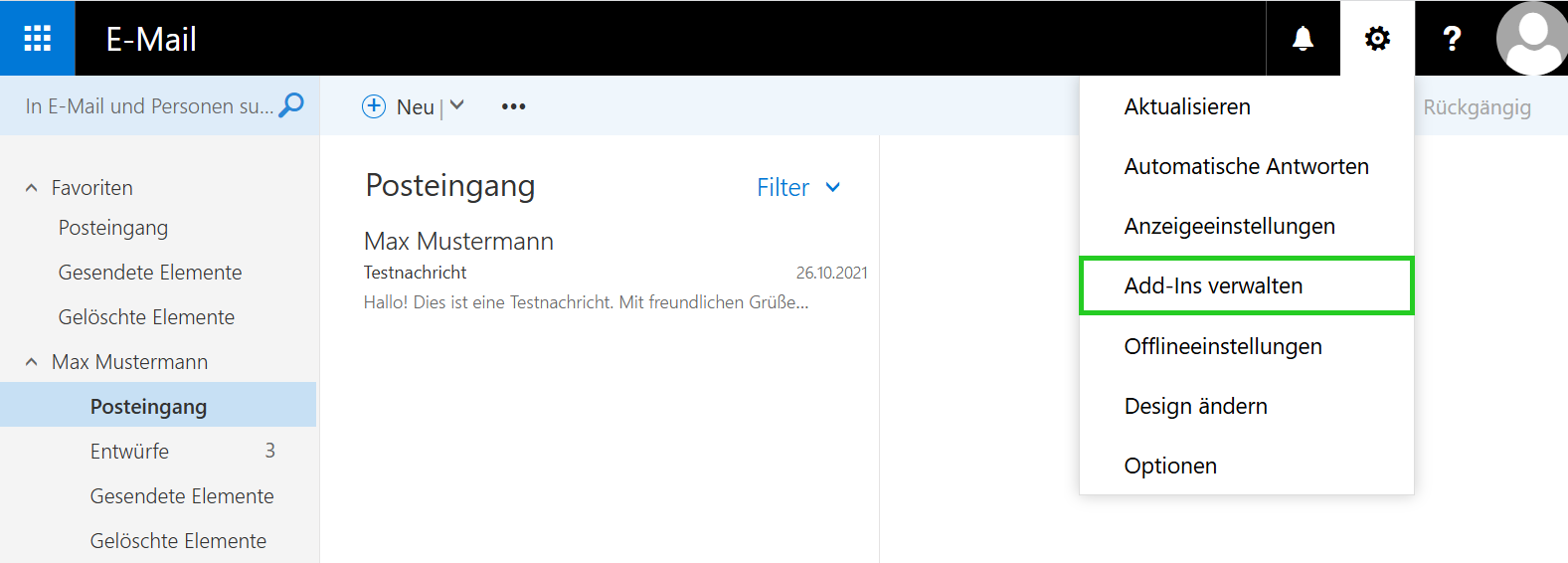 Screenshot: Die Outlook Web App wird angezeigt. In der Web App ist in der Menüleiste das Zahnradsymbol ausgewählt. In der Liste darunter ist der Menüpunkt Add-Ins verwalten hervorgehoben, um die Add-In-Verwaltung zu öffnen.