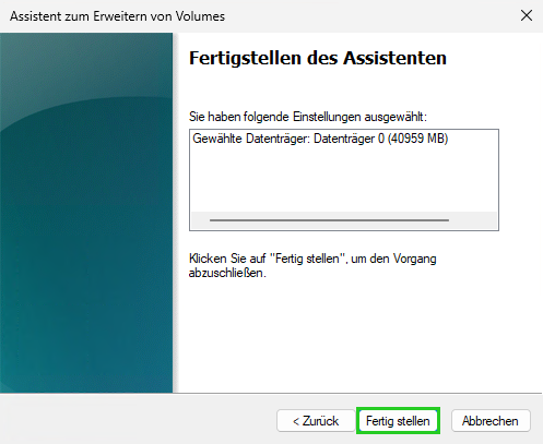 Screenshot: Der dritte Schritt im Dialogfenster Erweitern von Volumes wird angezeigt. In diesem Schritt ist die Schaltfläche Fertig stellen hervorgehoben.
