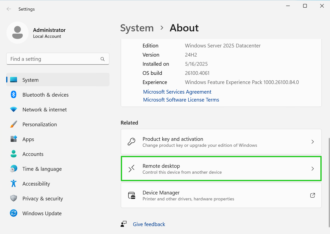 Screenshot: In Windows Server 2025 wird im Control Panel der Bereich System and Security > System > About angezeigt. In diesem Bereich ist die Schaltfläche Remote desktop hervorgehoben.