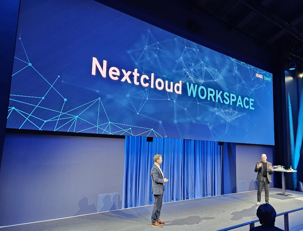 Jens Reich und Frank Karlitschek beim IONOS Summit 2025 zum Nextcloud Workspace Launch