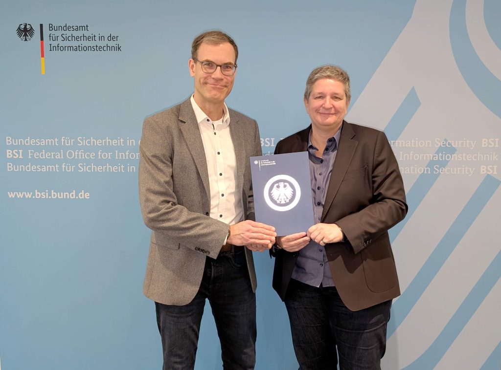 Dr. Markus Noga, CTO IONOS, und BSI-Präsidentin Claudia Plattner